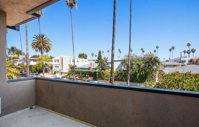 828 18th St in Santa Monica - steps to Montana Ave!