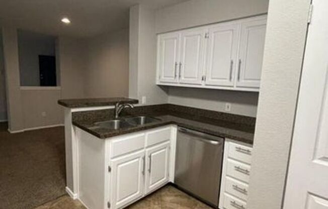 2 beds, 2 baths, $1,900, Unit #112
