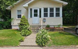 Spacious 3 bedroom Ferndale Ranch with Fenced Yard