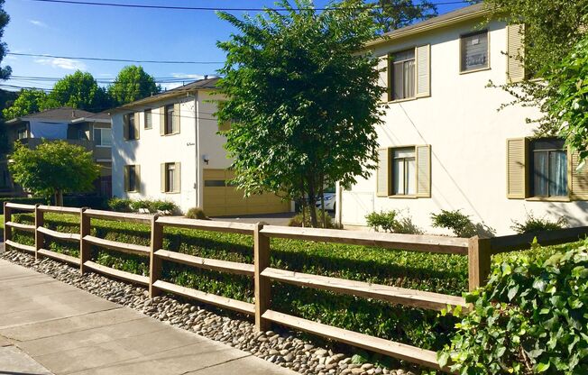 Laurel Oaks Apartments