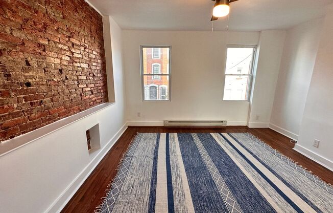 3 beds, 1 bath, 1,000 sqft, $1,400, Unit Unit 2