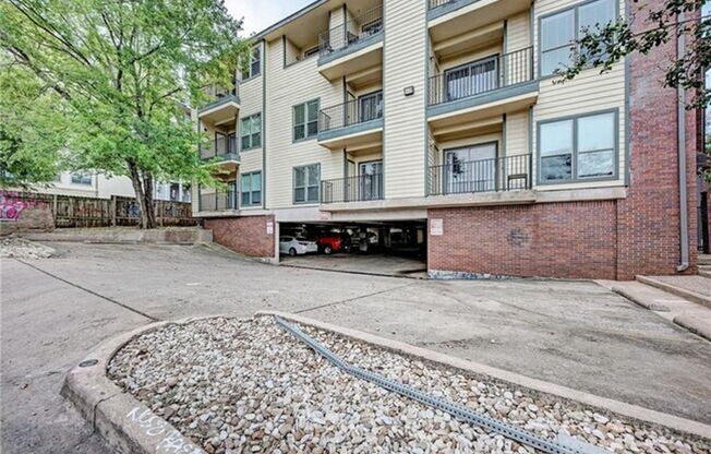 IMMEDIATE MOVE IN - 2 bed 2 bath