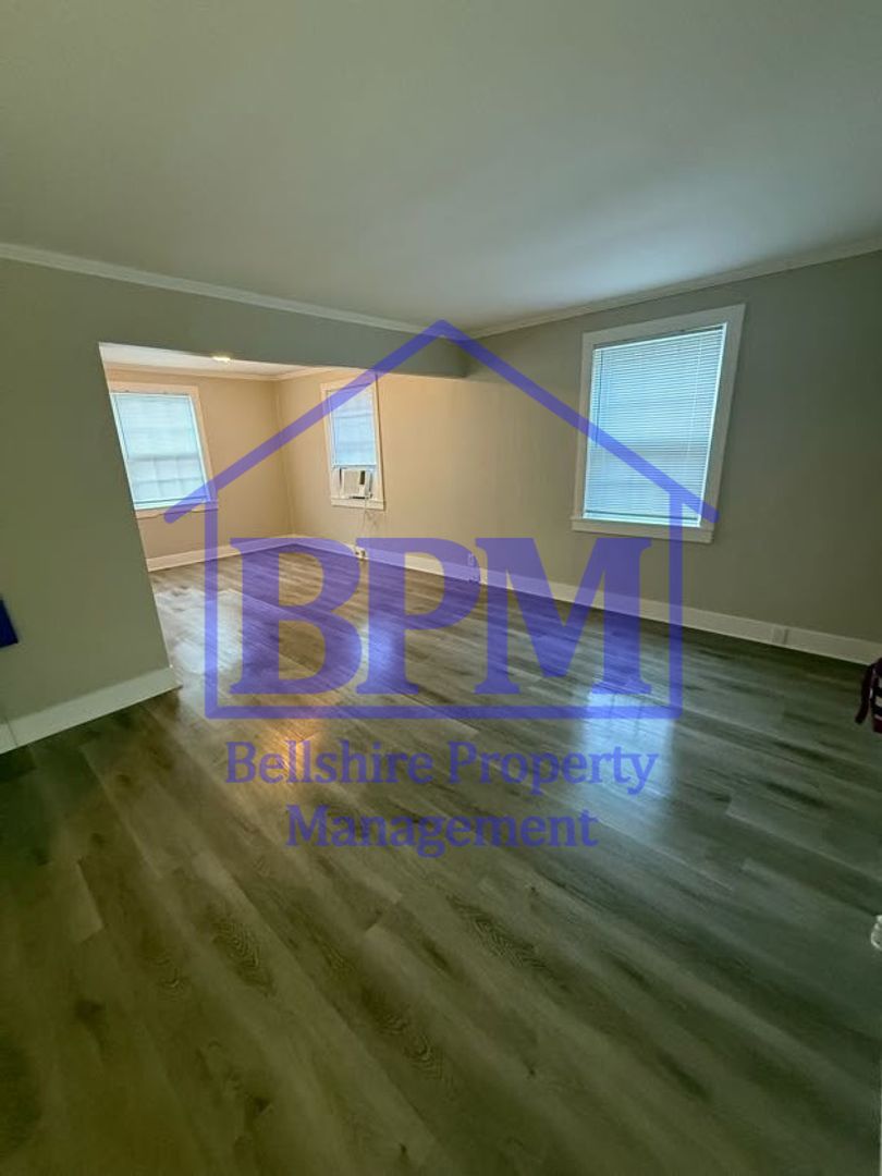 Freshly Renovated 3 Bed, 1 Bath Duplex – Great Berry St Location!