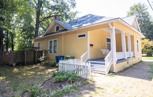 $500 OFF 2nd Month! 2/2 Grant Park Bungalow w/ Large/Fully Fenced Backyard On Quiet Street!