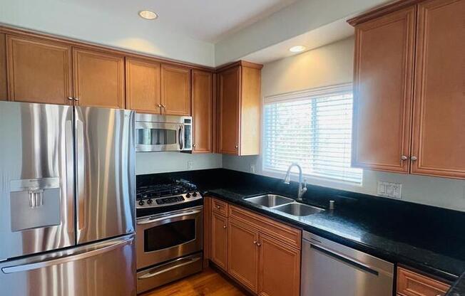 637 S Grand Ave Unit 2