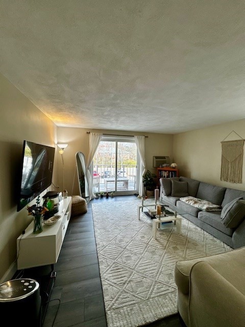 1 bed, 1 bath, 680 sqft, $2,100, Unit 29