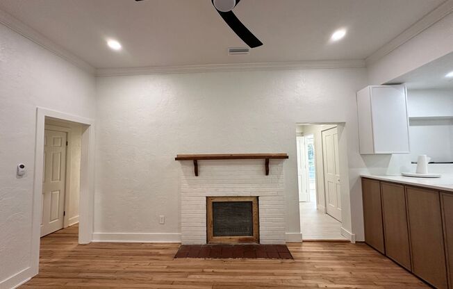 Renovated 4BR Home Near UF & Law School | Private Entrance + Porch