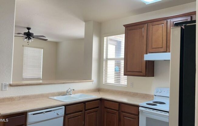 Charming 4 bed, 3 bath home in Tolleson!!