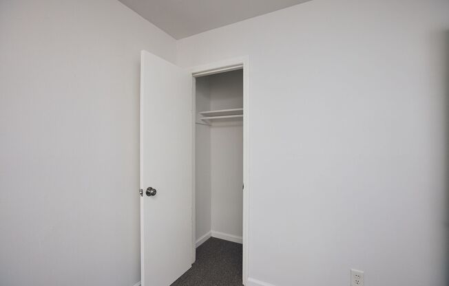 2 beds, 1 bath, $1,050, Unit 2157 Lenox Rd B2