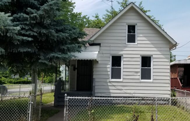 Clark/Fulton - 4 bed/1 bath - Single Family Home