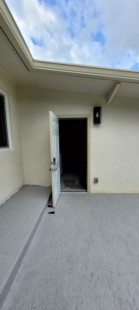 3/2 with pool and outside