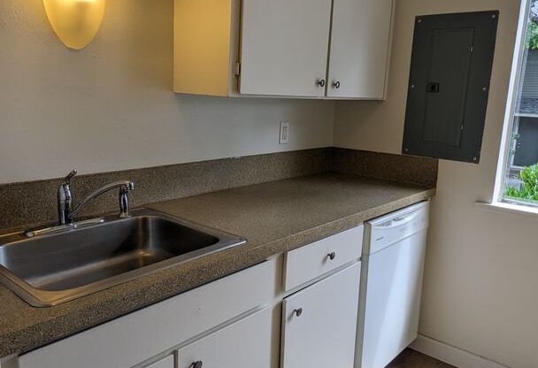 3 beds, 1.5 baths, 1,500 sqft, $1,893, Unit 2712-3
