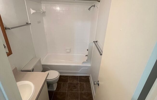 2 beds, 1.5 baths, 1,050 sqft, $1,150, Unit #84