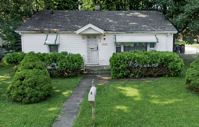 Pet Friendly House in Muncie!