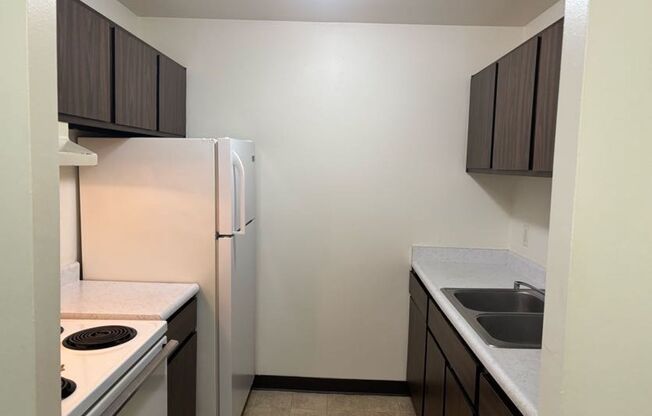 1 bed, 1 bath, 700 sqft, $1,300, Unit 8