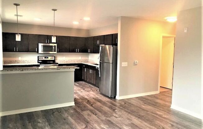 1 bed, 1 bath, 698 sqft, $1,425, Unit 301