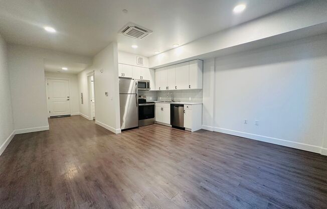 Studio, 1 bath, 327 sqft, $1,550, Unit 410-202