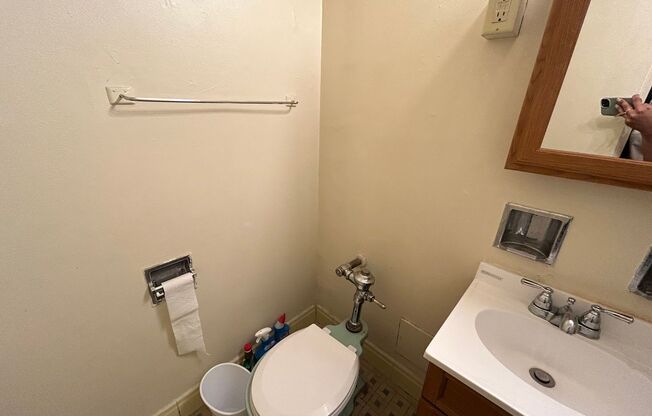 1 bed, 1 bath, $895, Unit 810