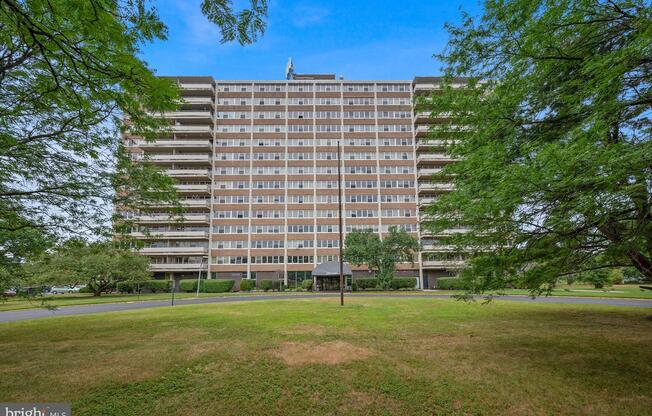1506 BARCLAY TOWERS