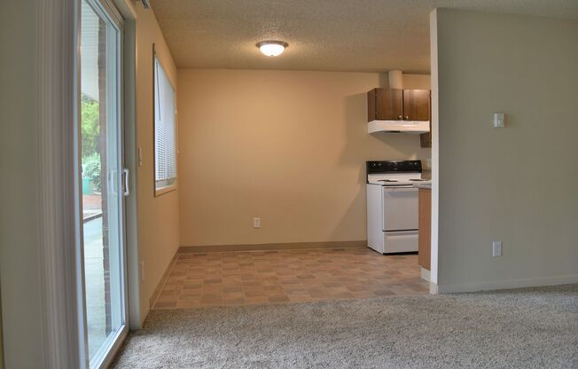 2 beds, 1 bath, 785 sqft, $1,295, Unit FQ 319
