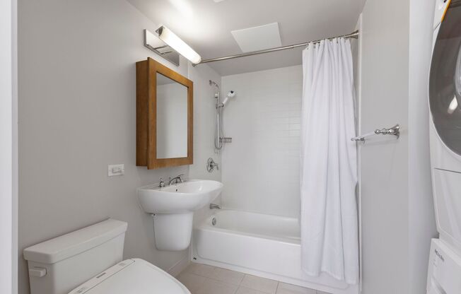 2 beds, 2 baths, $4,400, Unit # 4403