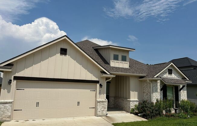 College Station - 3-bedroom, 2-bathroom, 2 car garage, fenced in back yard in Brewster Point