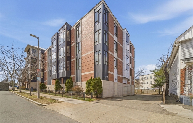533 CAMBRIDGE