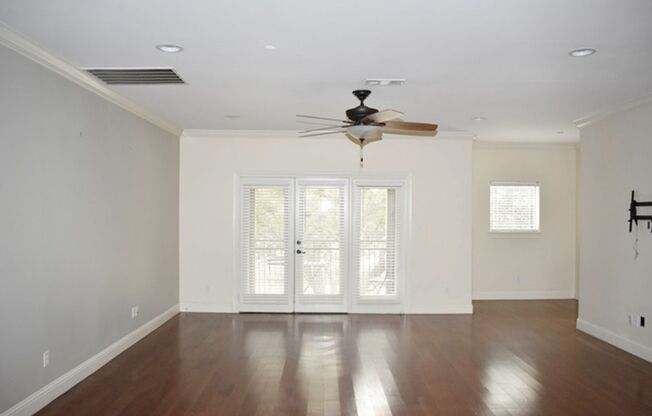 Fabulous 2-2.5-2 Condo in Lower Greenville, Dallas!