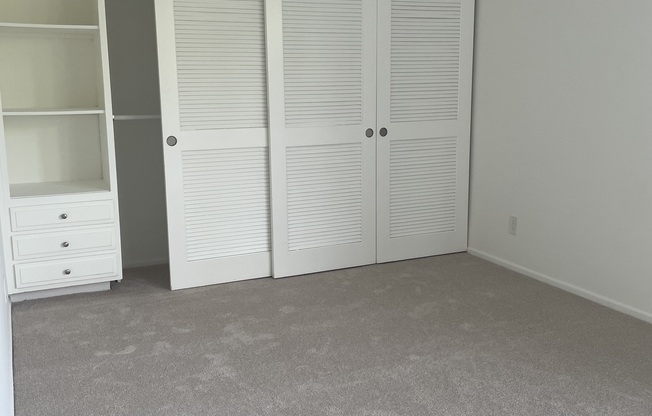 125 N BARRINGTON AVE