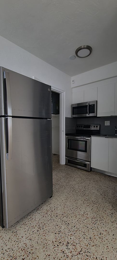 Studio, 1 bath, 400 sqft, $1,650, Unit 5