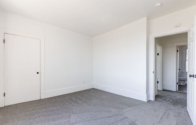 Available May - Traditional 2 Bedroom Home in Dormont w/ LOTS of natural light!