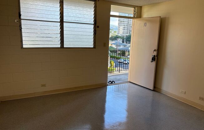 2 beds, 1 bath, $1,425, Unit # 10