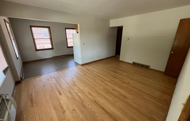 2 beds, 1 bath, $995