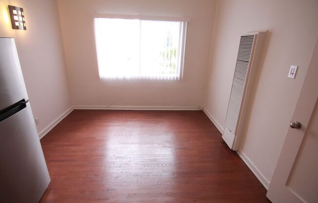 Studio, 1 bath, 400 sqft, $1,595, Unit 105