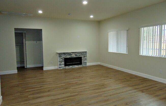 Private EV Charging in Beautiful 3 Bedroom, 2 Full Bath N. Seattle Home!!