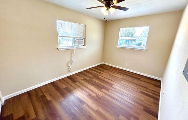 2 beds, 1 bath, $1,075