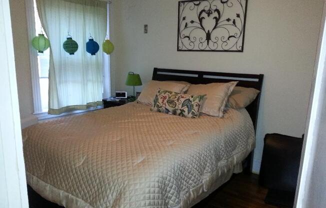 1 bed, 1 bath, $2,400, Unit 7