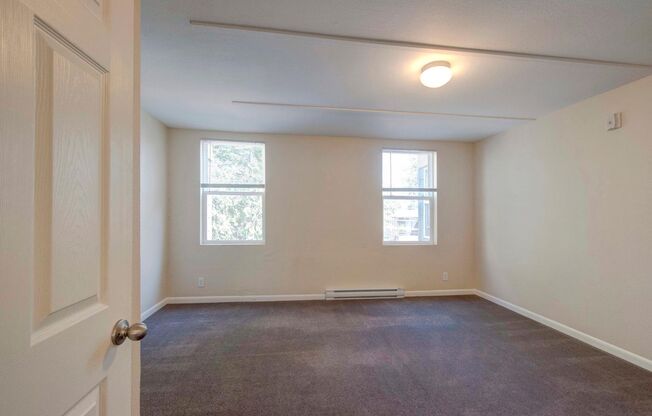 4 beds, 2 baths, 1,300 sqft, $5,200, Unit 203