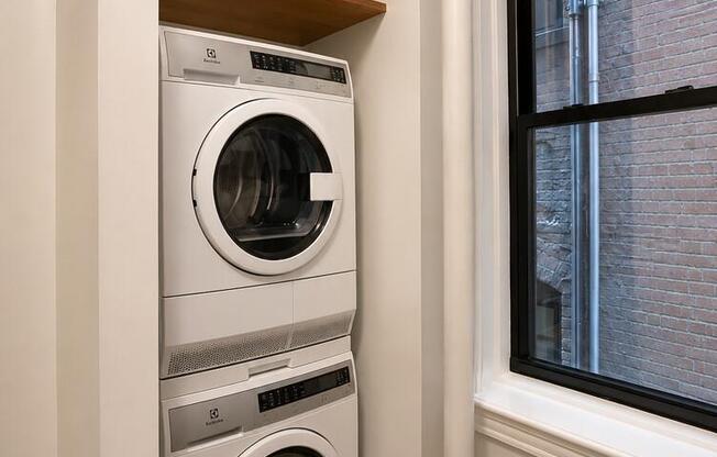 74 W 69 ST