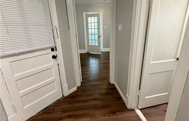 2 beds, 1 bath, 888 sqft, $925, Unit Lindenwood Ave 4950-A