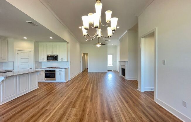 Stunning 3 bedroom, 2 bath home plus added office in Baton Rouge!