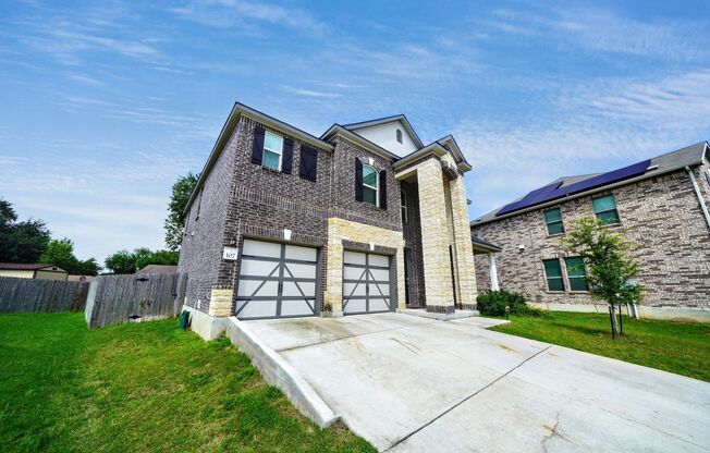 Beautiful 3-Bedroom Home with Flex Space in Universal City - Realtor Commission: $500