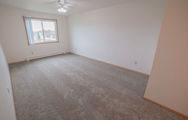 2 beds, 1 bath, 905 sqft, $799, Unit 122