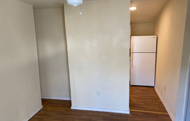 3 beds, 1 bath, 750 sqft, $850, Unit GA