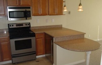 Lovely upgraded studio condo with resort-like amenities at desirable Watergate by the bay!