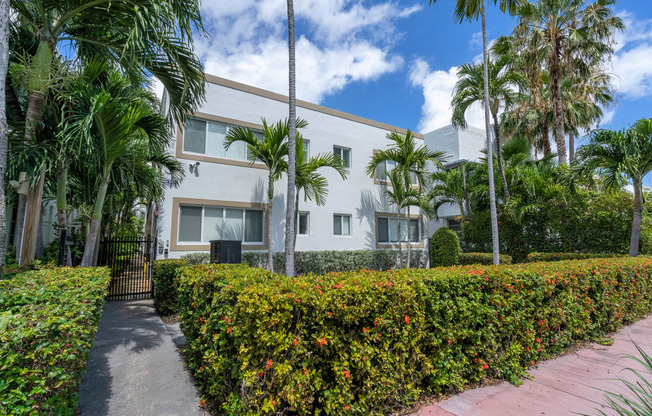 Helios Apartments Miami Beach exterior