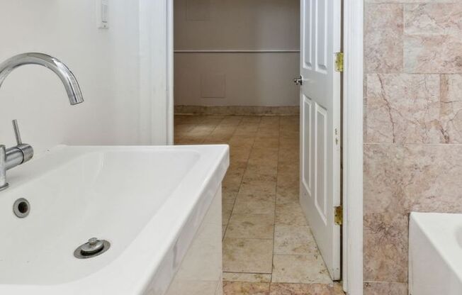 5 beds, 4.5 baths, 1,500 sqft, $3,600, Unit 3414 - A
