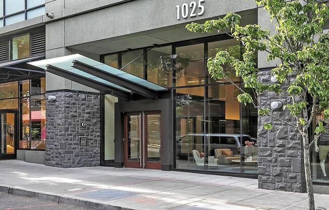 Luxury in the Heart of the Pearl – Stunning 2 Bedroom/2 Bath Condo Available at The Henry!