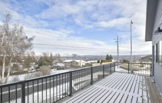 Selah 2br 2ba DBL Garage 5-star Built Green Energy Standards home!