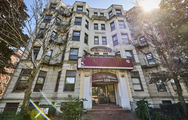 2 beds, 1 bath, 820 sqft, $2,700, Unit 11